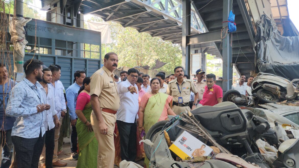 दहिसर पूर्व में दहिसर पुलिस स्टेशन के खाली जगह का आमदार मनीषा चौधरी ने किया दौरा।