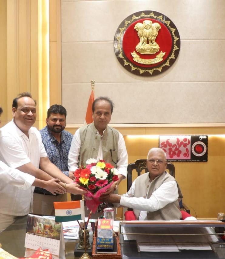 हार्दिक हुंडिया के नेतृत्व में आईजा ने राज्यपाल से की मुलाकात, जैन तीर्थ क्षेत्रो की रक्षा व प्रदेश भर में धार्मिक तीर्थ क्षेत्रो पर शराबबंदी को लेकर आईजा प्रतिनिधि मण्डल ने महामहिम राज्यपाल से की चर्चा।