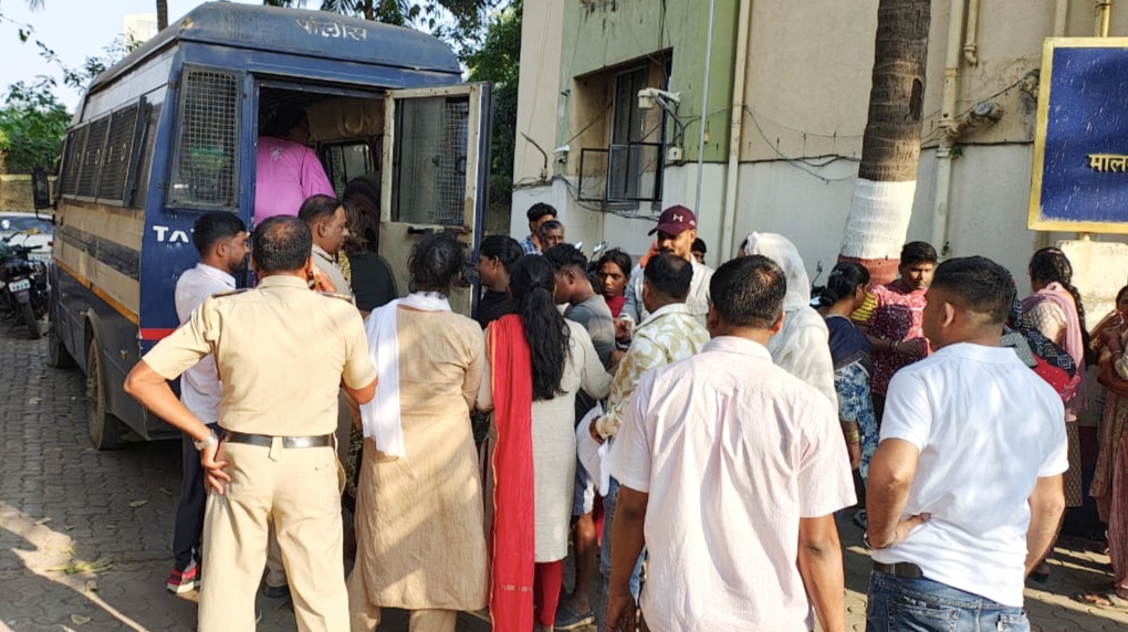 मालवणी पुलिस ने जबरन किन्नर बनाने वाले गैंग के 4 आरोपियों को किया गिरफ्तार।