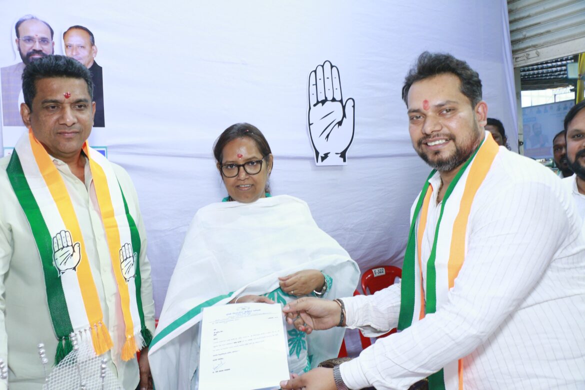 वर्षा गायकवाड़ के हाथों सुमित सिंह को ब्लॉक अध्यक्ष पद पर नियुक्ति।